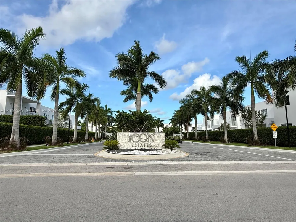 10381 NW 67th Ter Doral, FL 33178