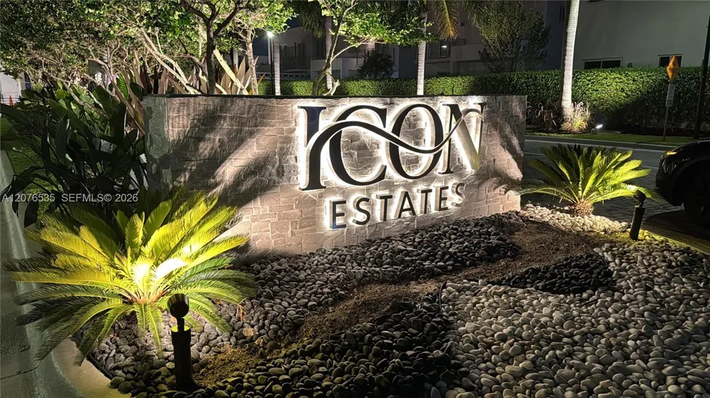 10381 NW 67th Ter Doral, FL 33178