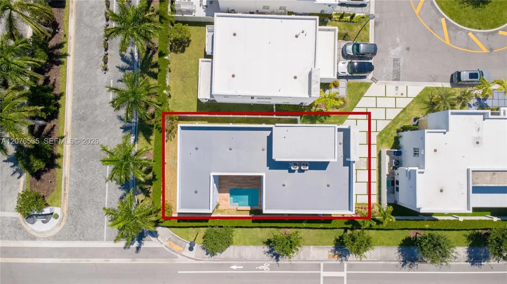 10381 NW 67th Ter Doral, FL 33178