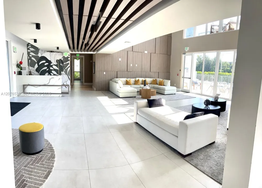 10381 NW 67th Ter Doral, FL 33178