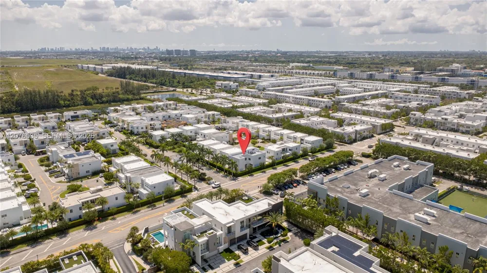 10381 NW 67th Ter Doral, FL 33178
