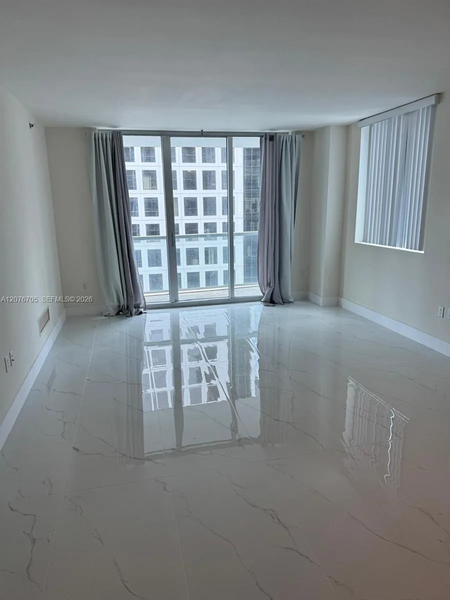 500 Brickell Ave #3210 Miami, FL 33131