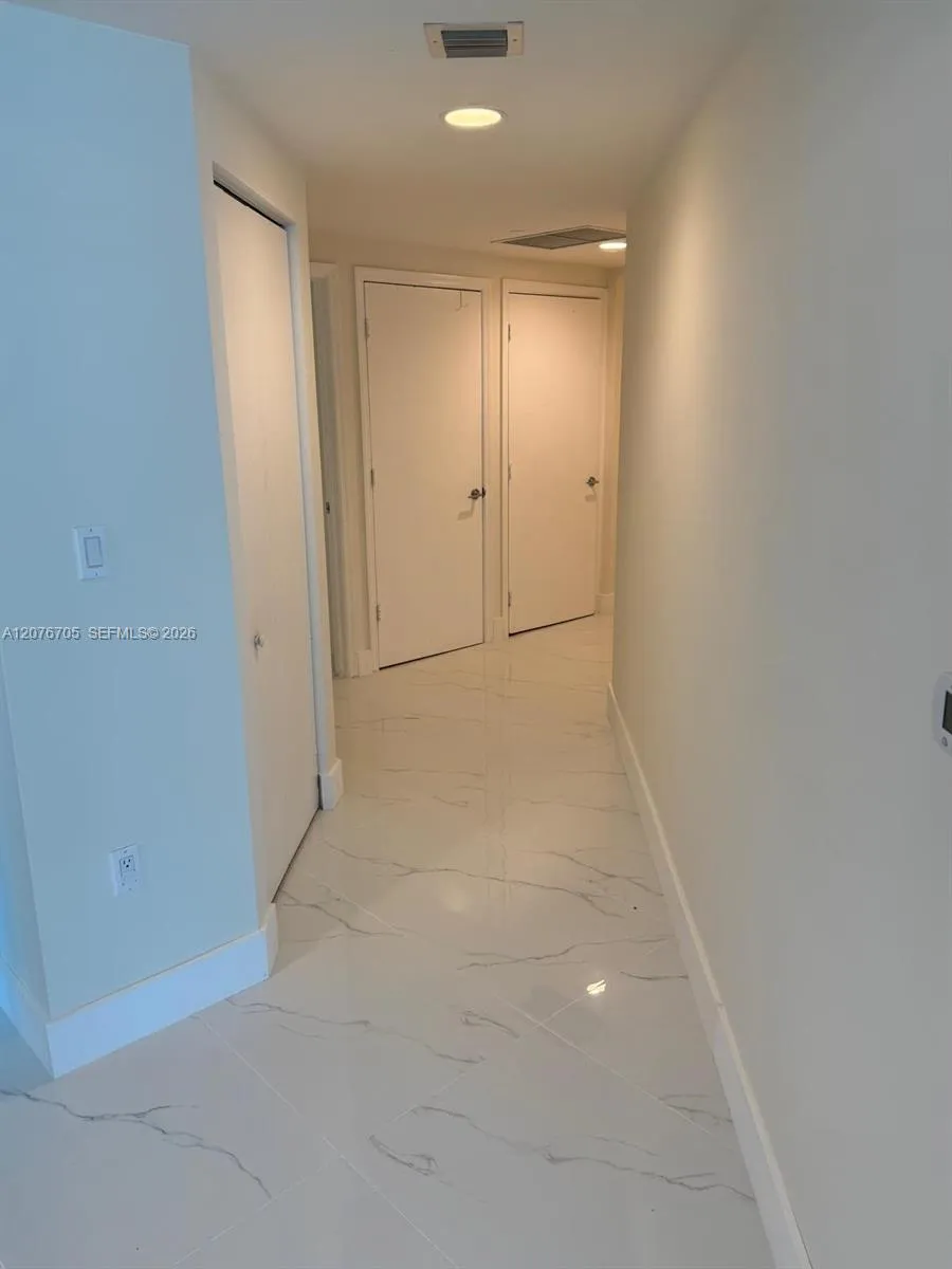 500 Brickell Ave #3210 Miami, FL 33131