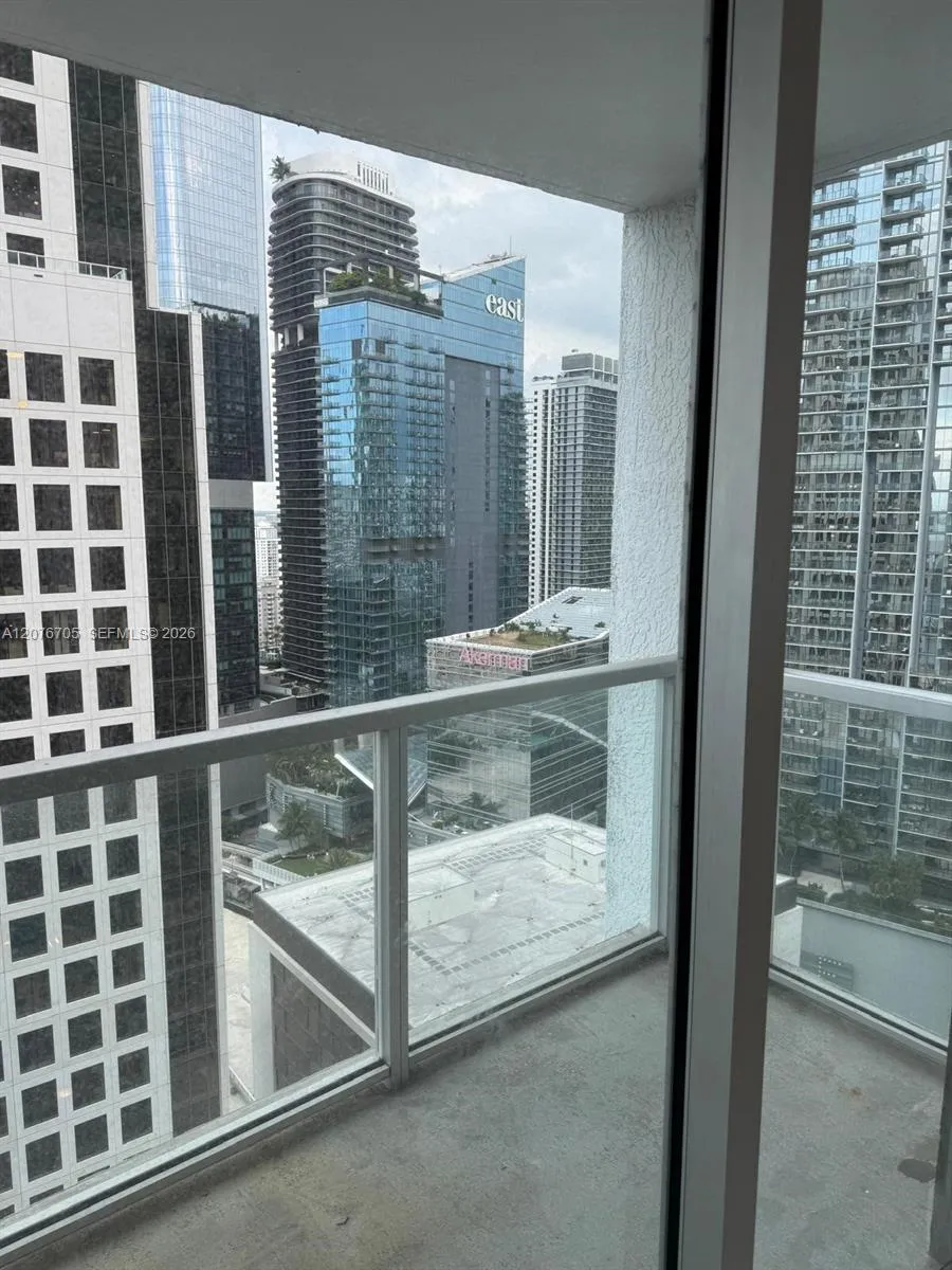 500 Brickell Ave #3210 Miami, FL 33131