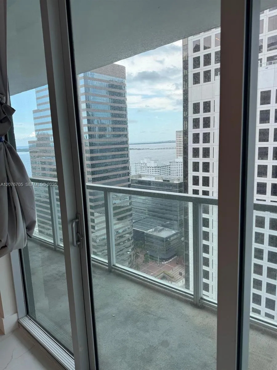 500 Brickell Ave #3210 Miami, FL 33131