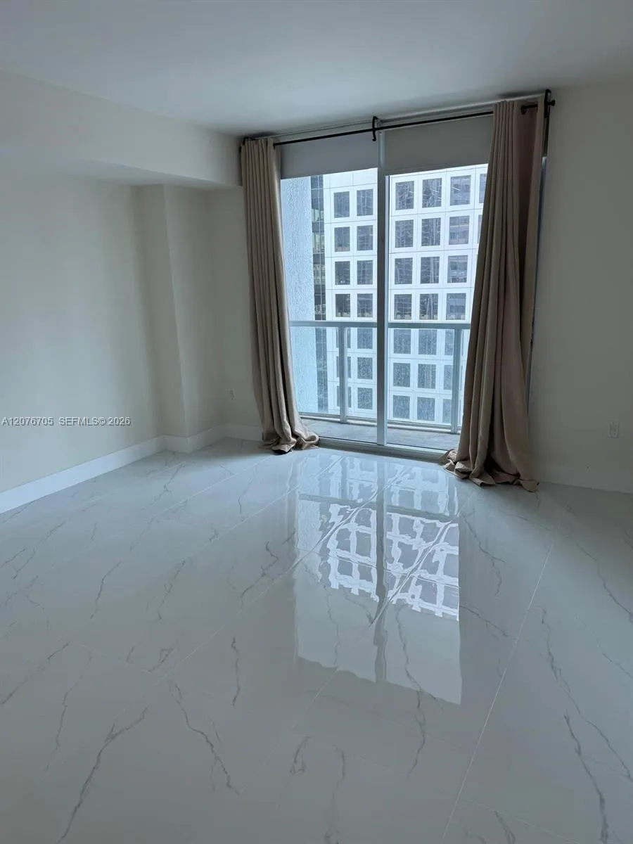 500 Brickell Ave #3210 Miami, FL 33131