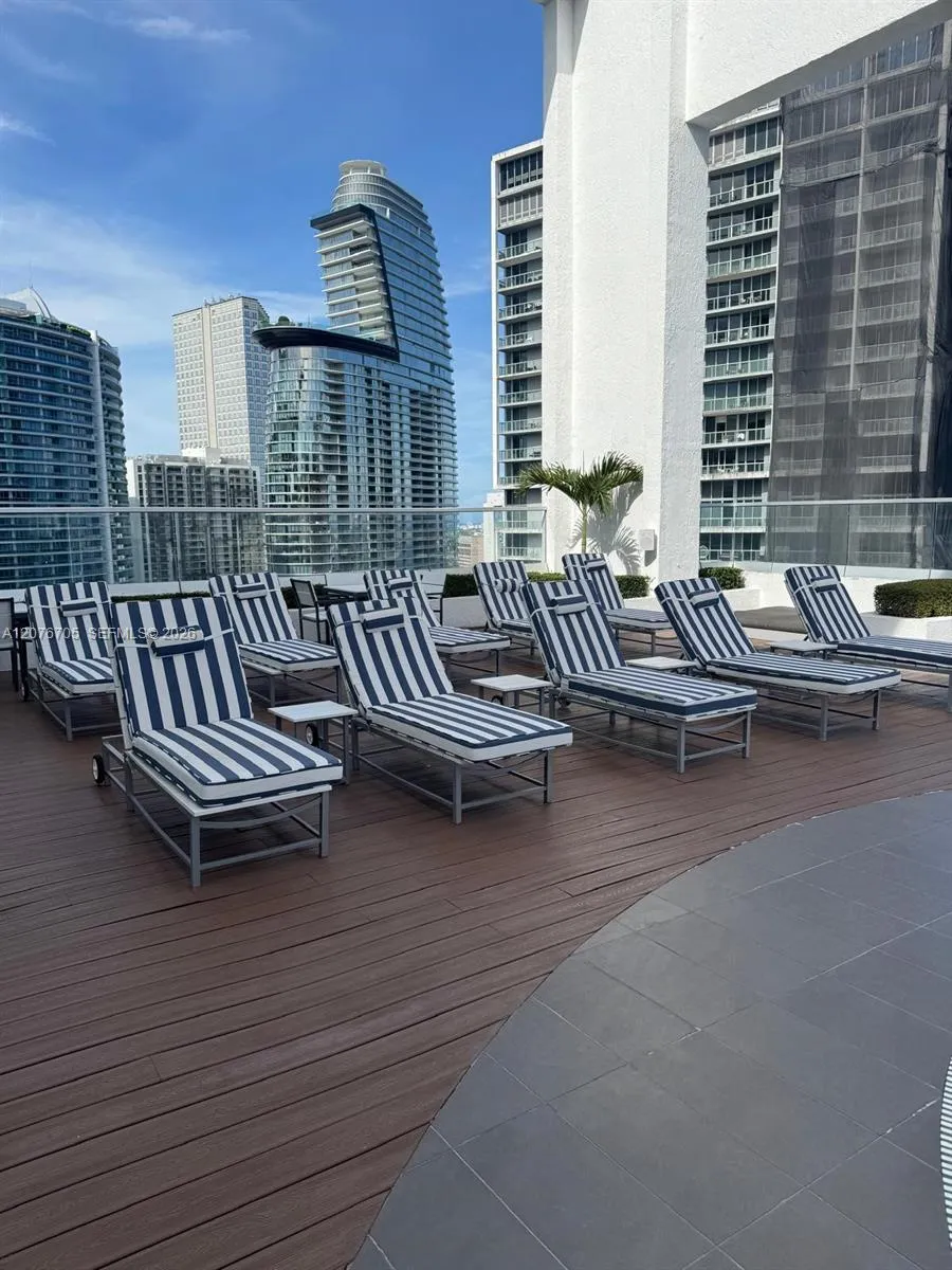 500 Brickell Ave #3210 Miami, FL 33131