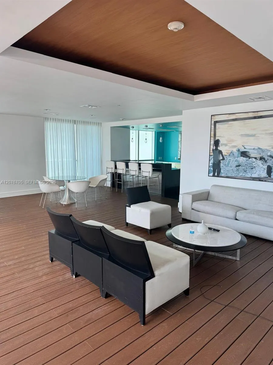 500 Brickell Ave #3210 Miami, FL 33131