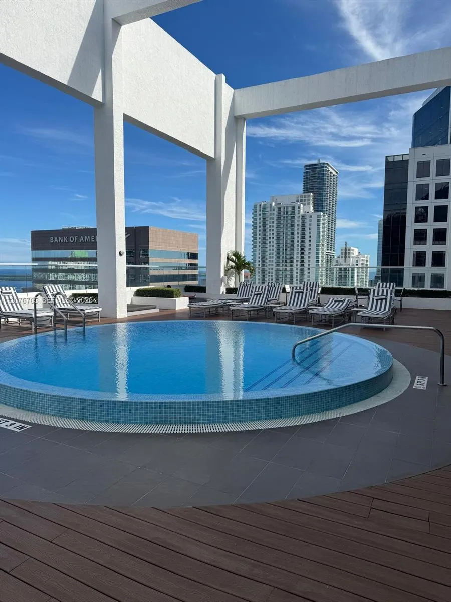 500 Brickell Ave #3210 Miami, FL 33131