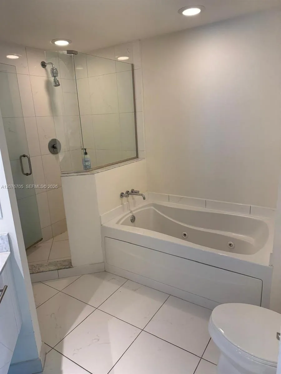 500 Brickell Ave #3210 Miami, FL 33131
