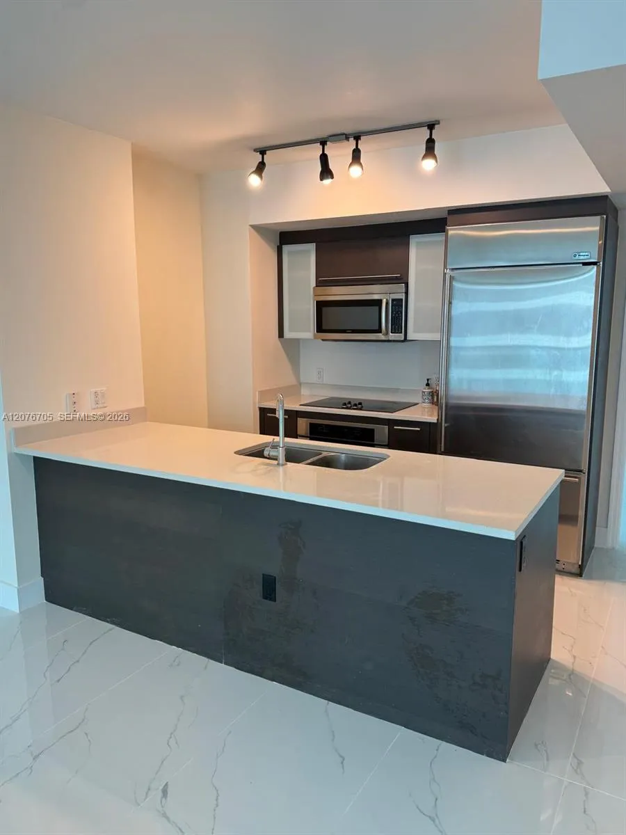 500 Brickell Ave #3210 Miami, FL 33131