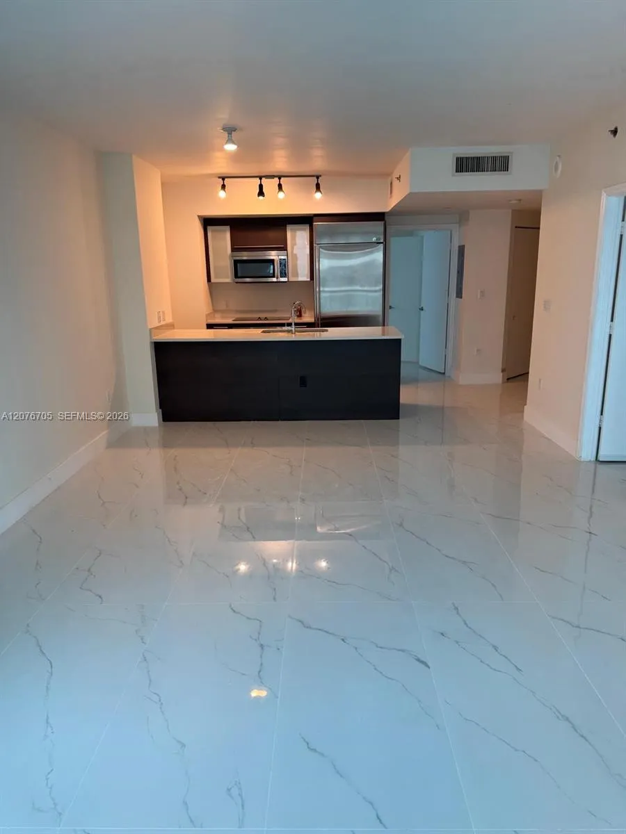 500 Brickell Ave #3210 Miami, FL 33131