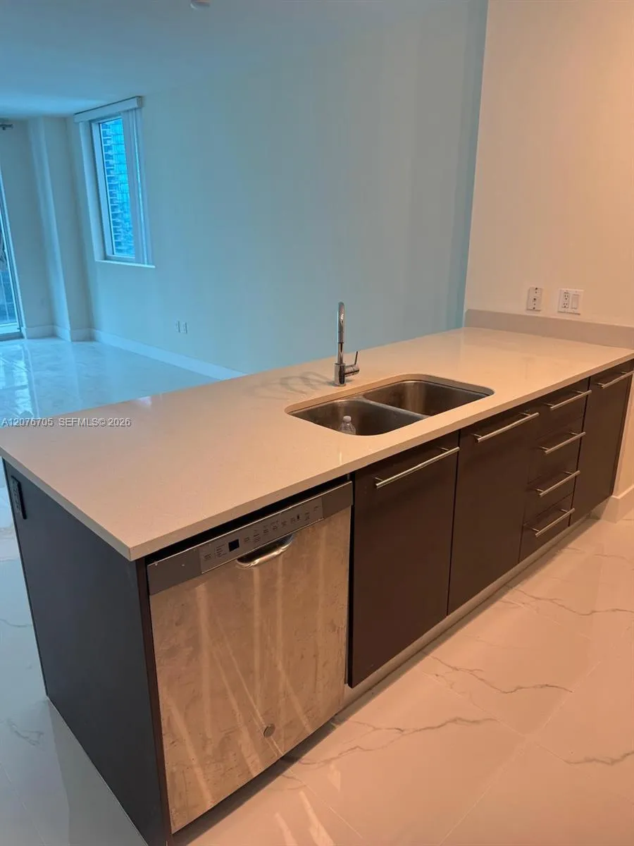 500 Brickell Ave #3210 Miami, FL 33131