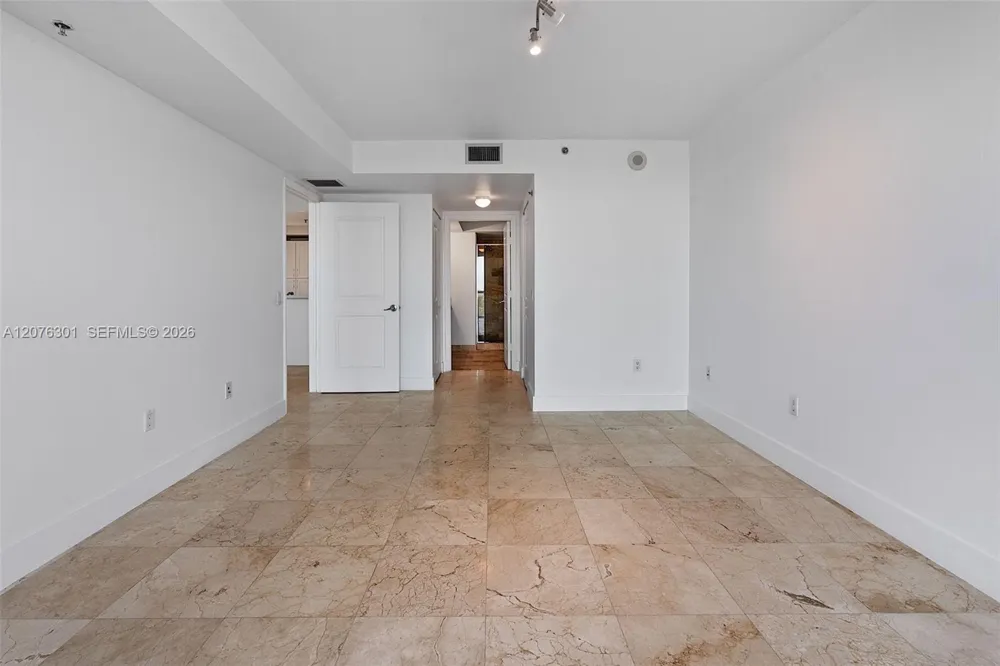 2641 Flamingo Rd #2205N Sunrise, FL 33323