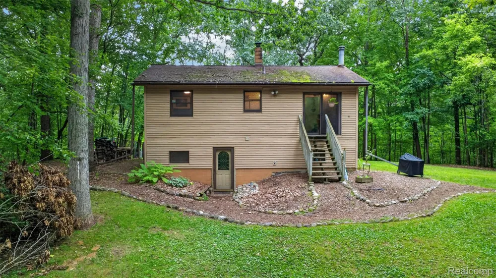 260 Faust Drive Brandon Charter Township, MI 48462