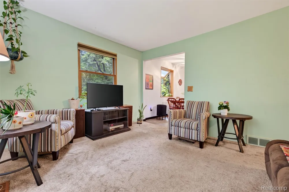 260 Faust Drive Brandon Charter Township, MI 48462