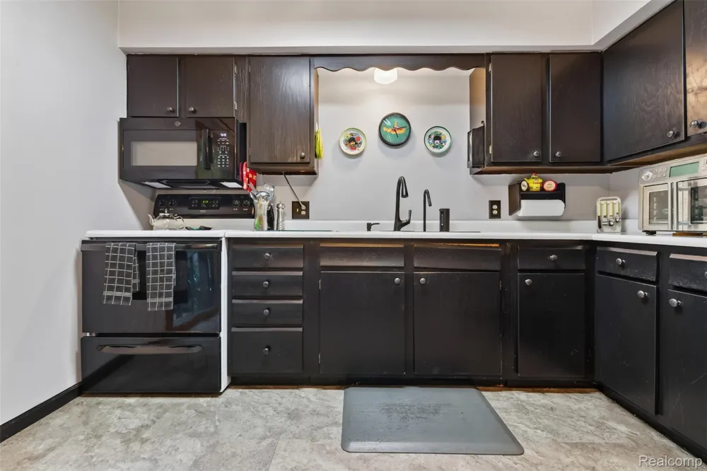 260 Faust Drive Brandon Charter Township, MI 48462
