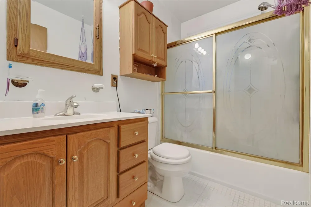 260 Faust Drive Brandon Charter Township, MI 48462
