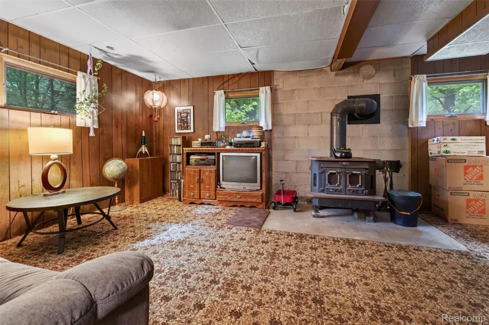 260 Faust Drive Brandon Charter Township, MI 48462