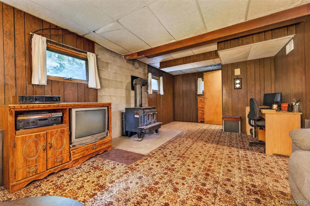 260 Faust Drive Brandon Charter Township, MI 48462