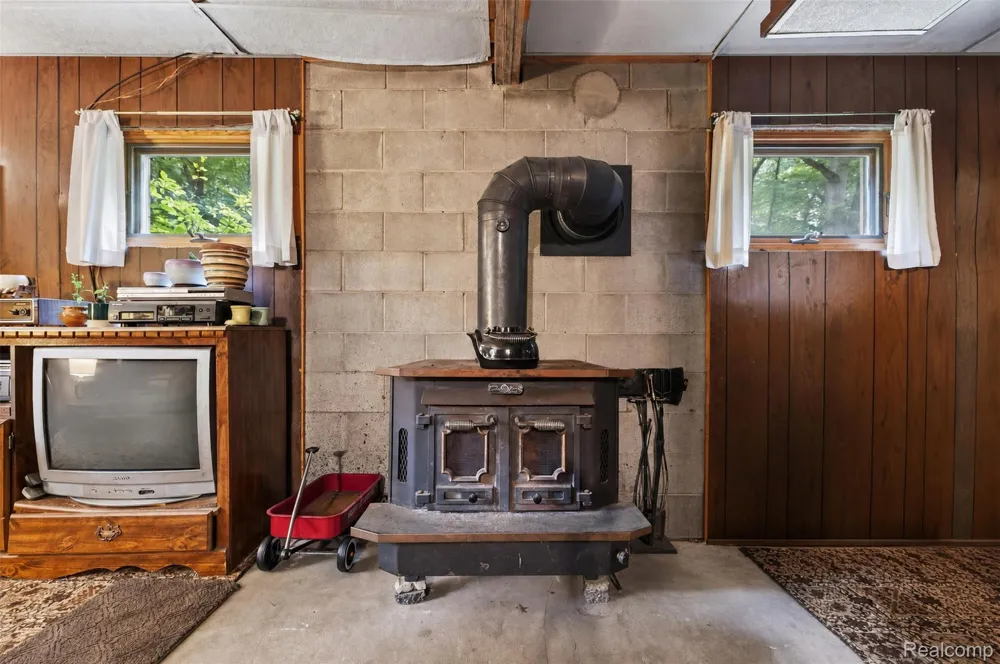 260 Faust Drive Brandon Charter Township, MI 48462