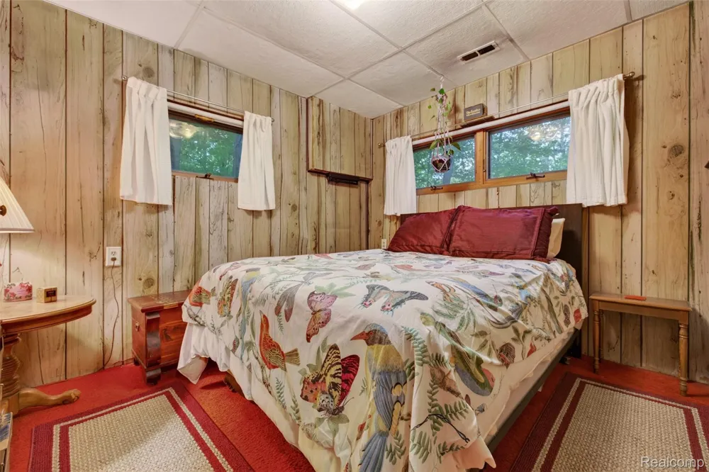 260 Faust Drive Brandon Charter Township, MI 48462