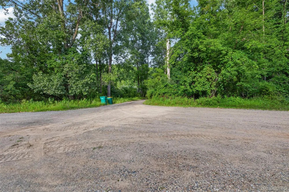 260 Faust Drive Brandon Charter Township, MI 48462