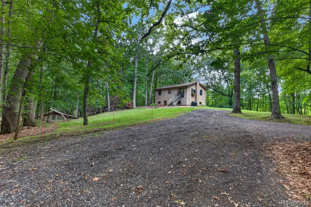 260 Faust Drive Brandon Charter Township, MI 48462