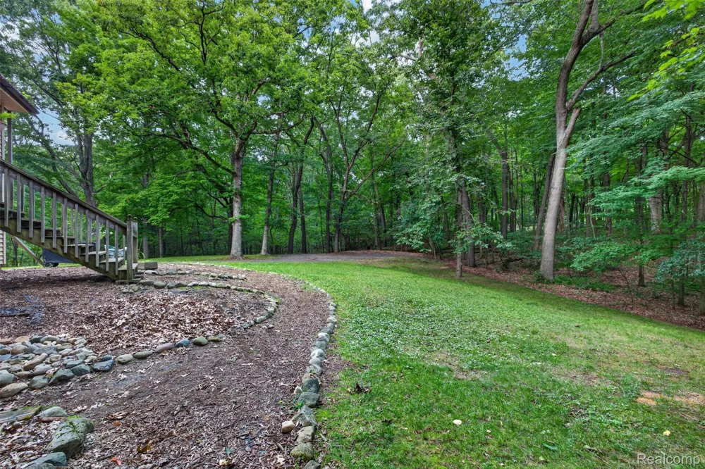 260 Faust Drive Brandon Charter Township, MI 48462