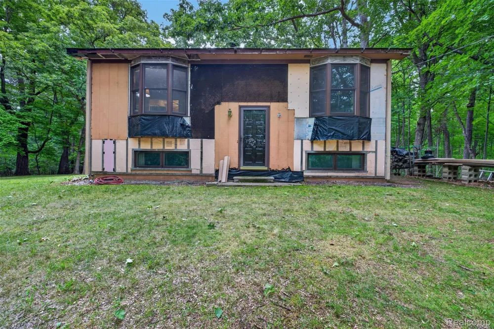 260 Faust Drive Brandon Charter Township, MI 48462