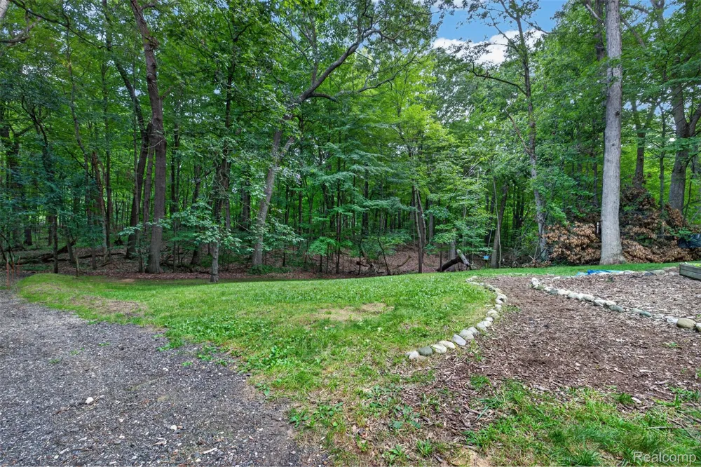 260 Faust Drive Brandon Charter Township, MI 48462