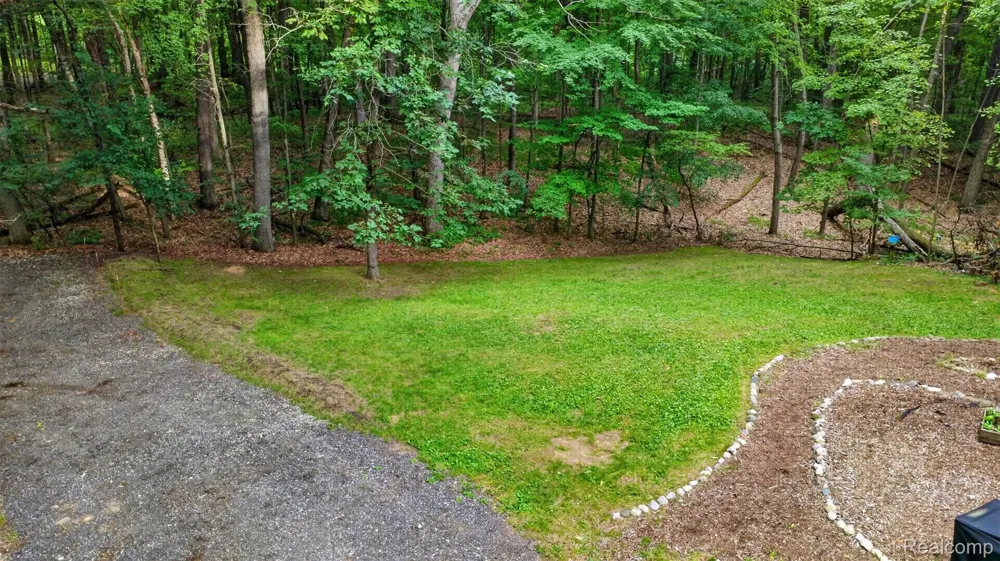 260 Faust Drive Brandon Charter Township, MI 48462