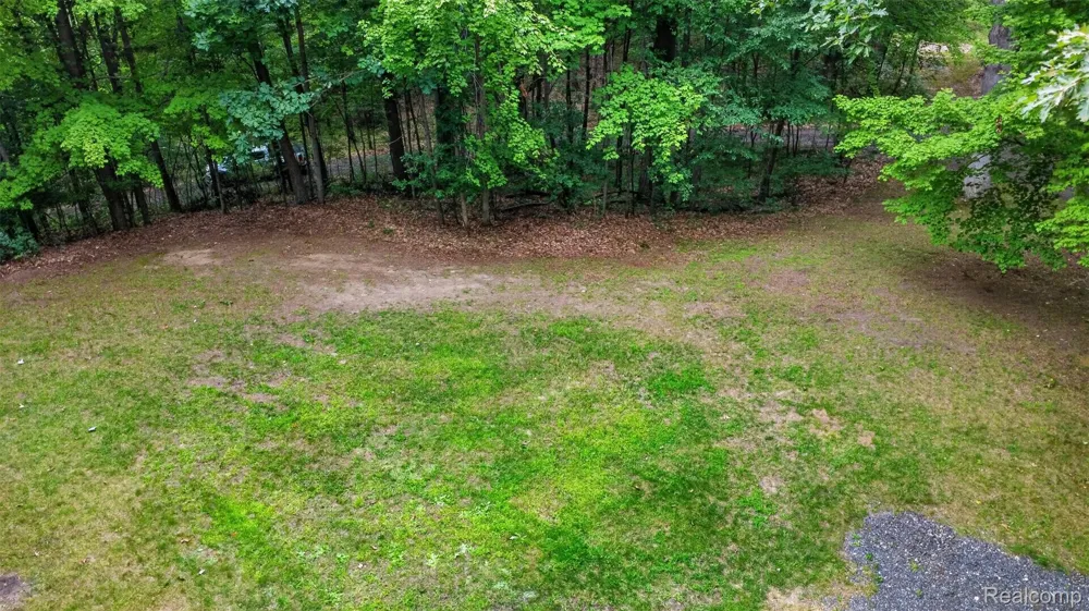 260 Faust Drive Brandon Charter Township, MI 48462