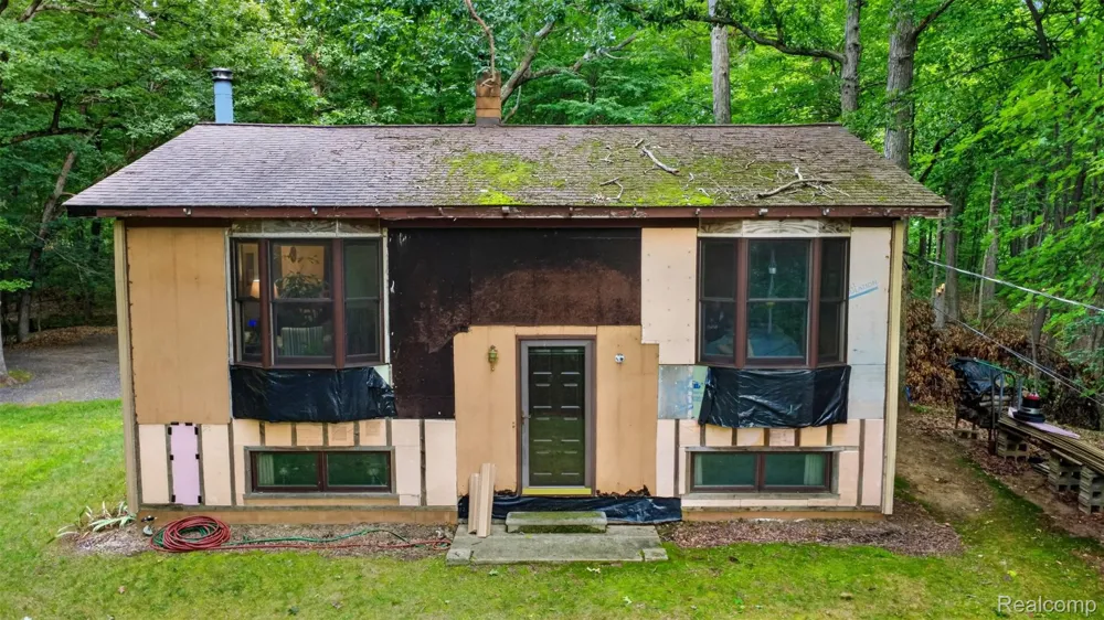 260 Faust Drive Brandon Charter Township, MI 48462