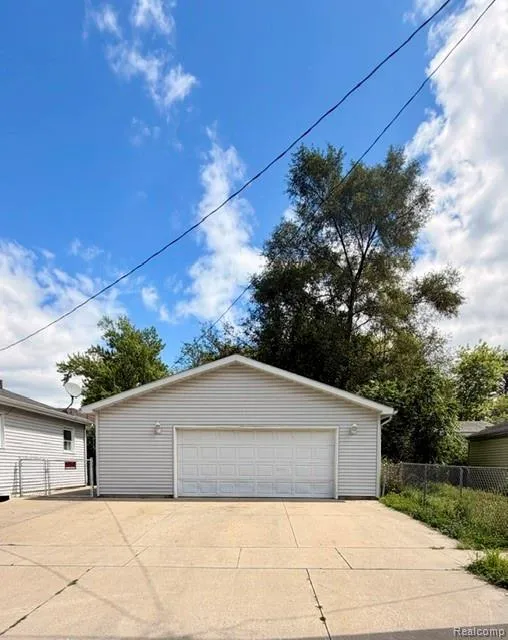 1329 Neubert Avenue Flint City, MI 48507