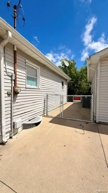 1329 Neubert Avenue Flint City, MI 48507