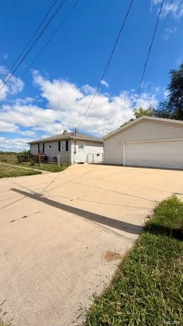 1329 Neubert Avenue Flint City, MI 48507