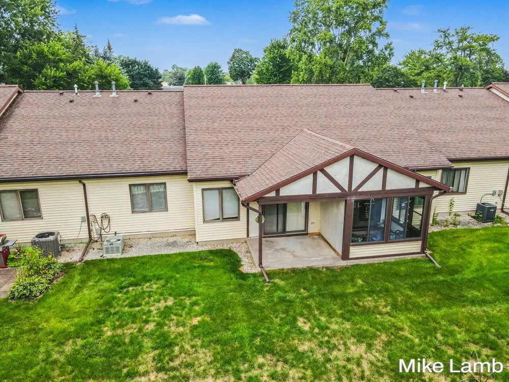 524 Laurie Drive NW Sparta Village, MI 49345