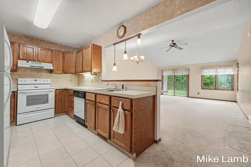 524 Laurie Drive NW Sparta Village, MI 49345