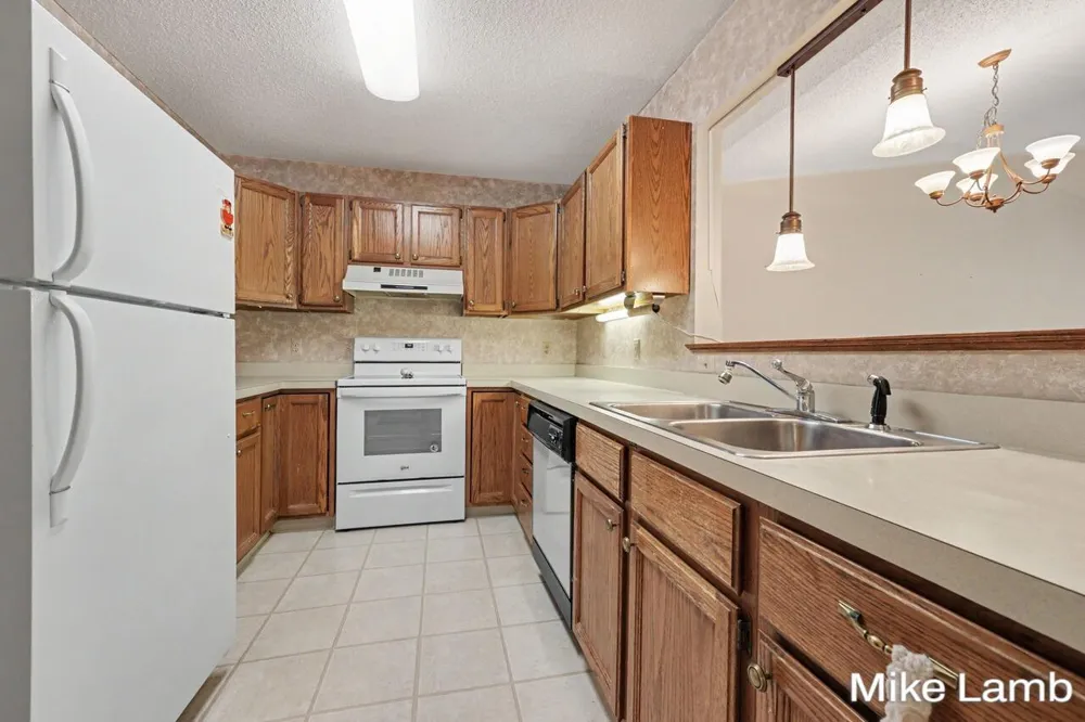 524 Laurie Drive NW Sparta Village, MI 49345