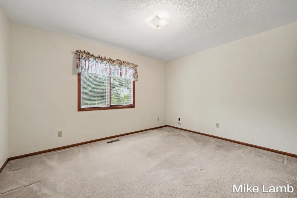 524 Laurie Drive NW Sparta Village, MI 49345