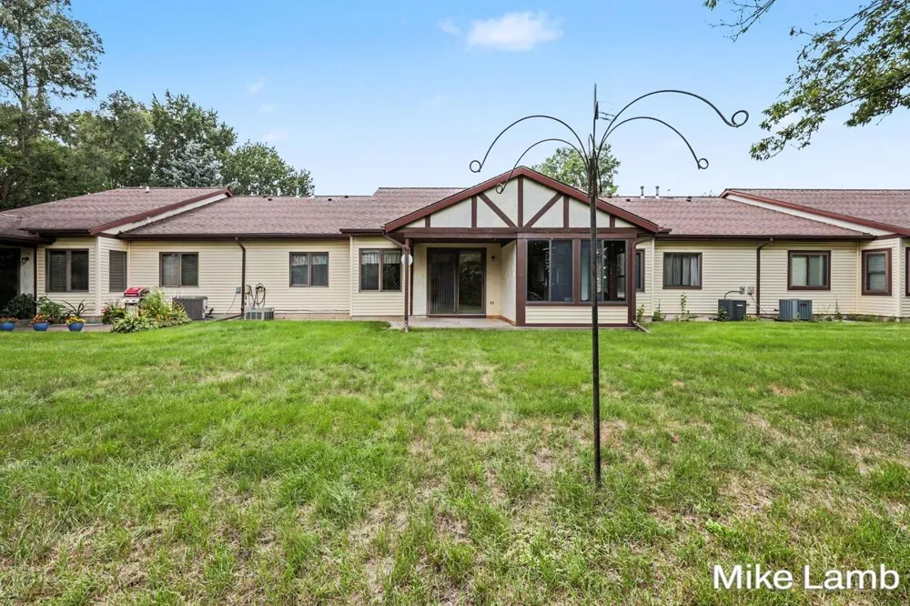 524 Laurie Drive NW Sparta Village, MI 49345
