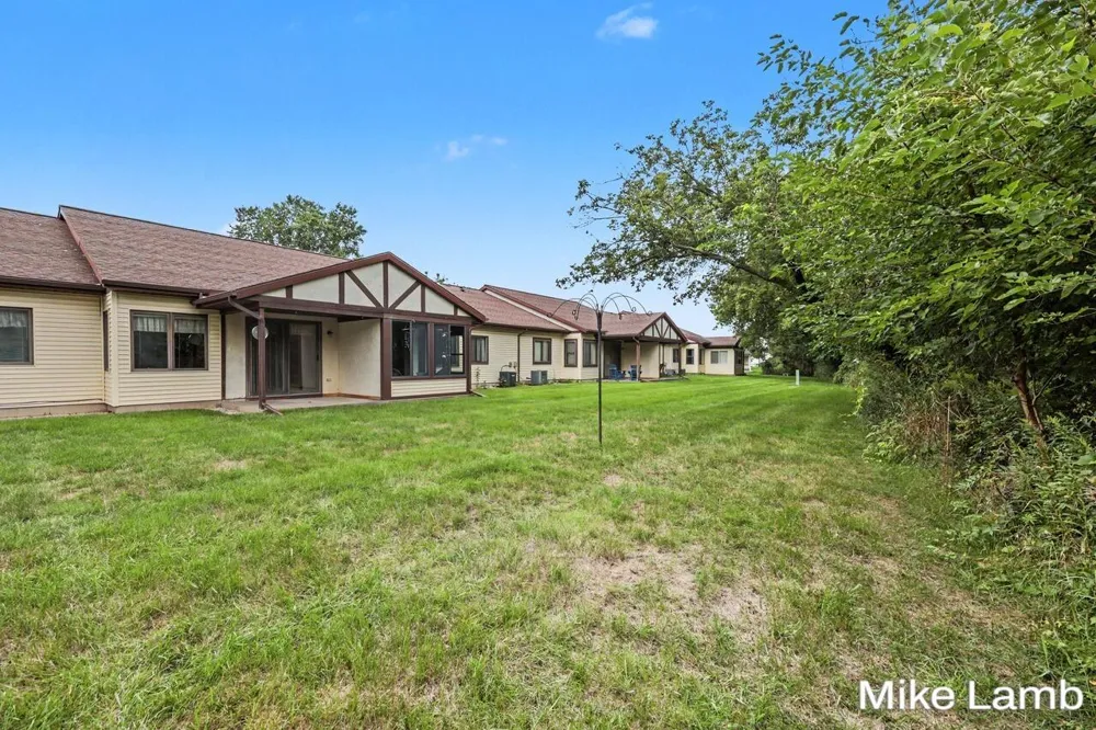 524 Laurie Drive NW Sparta Village, MI 49345