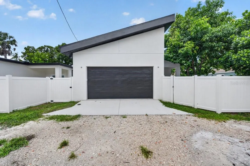 3121 QUEEN STREET St Petersburg, FL 33713