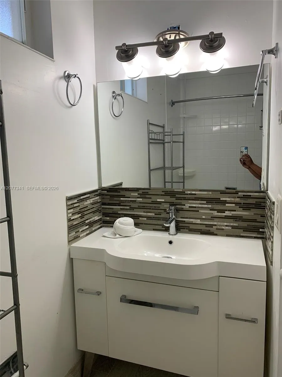 664 Bird Rd #Rear Coral Gables, FL 33146
