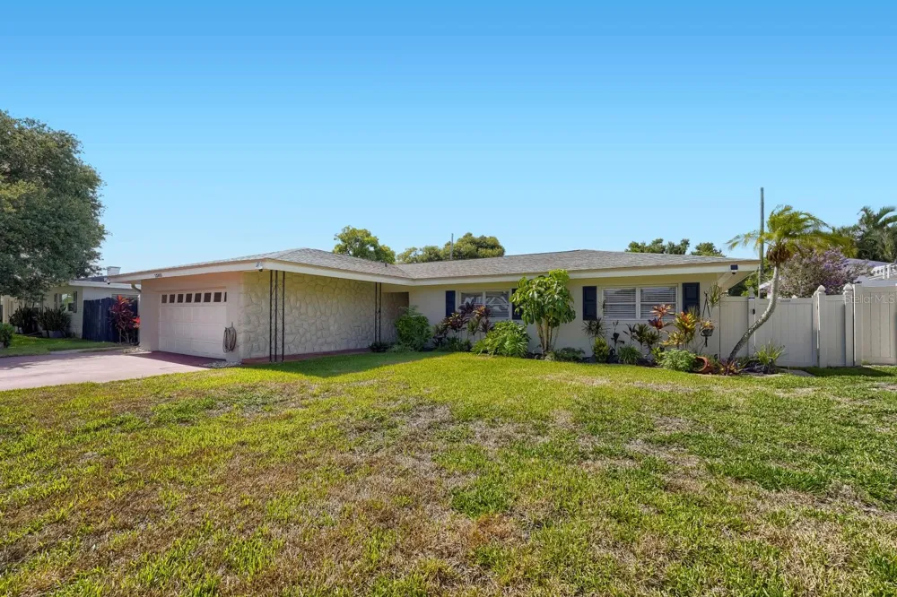 13931 DOMINICA DRIVE Seminole, FL 33776