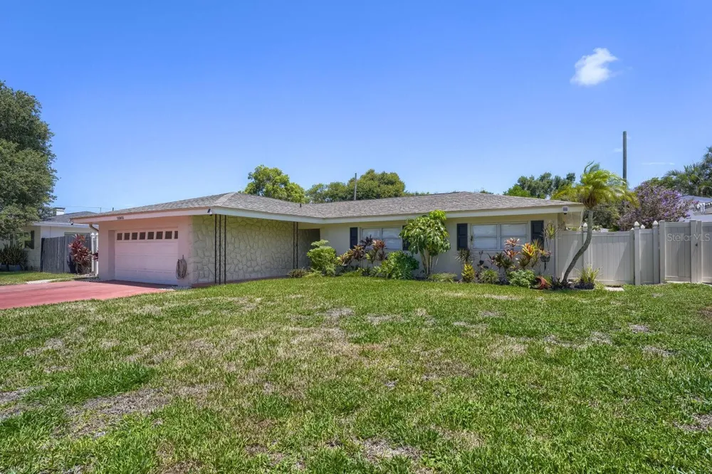 13931 DOMINICA DRIVE Seminole, FL 33776