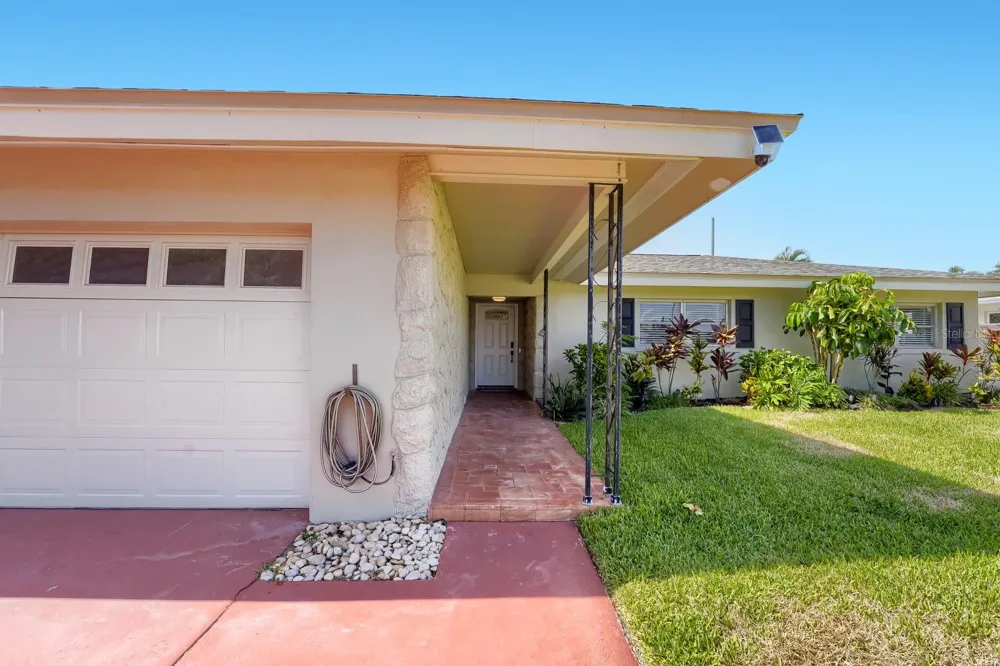 13931 DOMINICA DRIVE Seminole, FL 33776