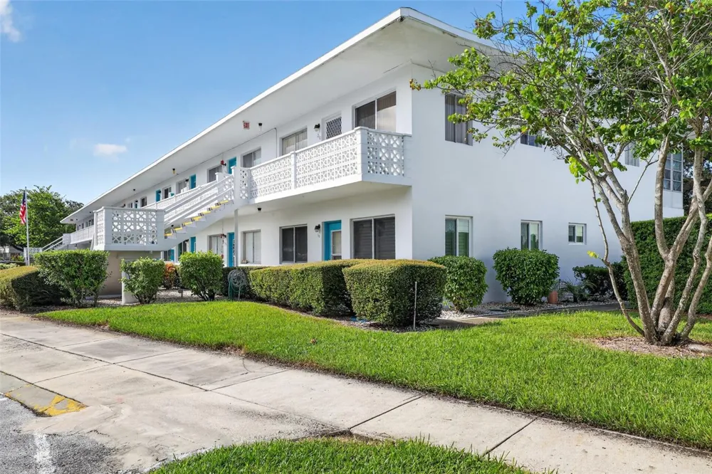8320 112TH STREET #208 Seminole, FL 33772