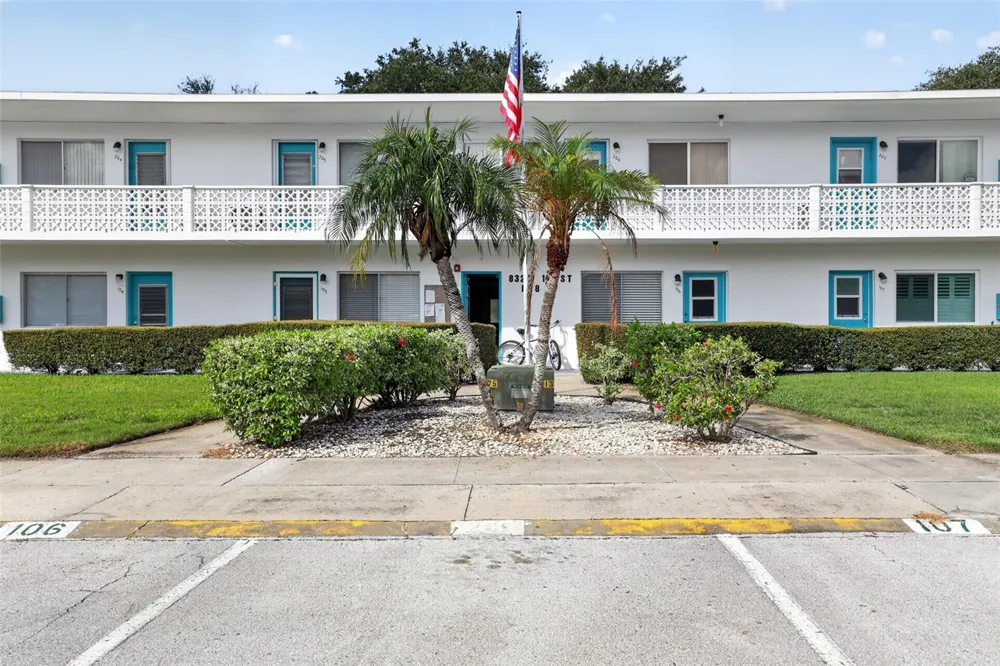 8320 112TH STREET #208 Seminole, FL 33772